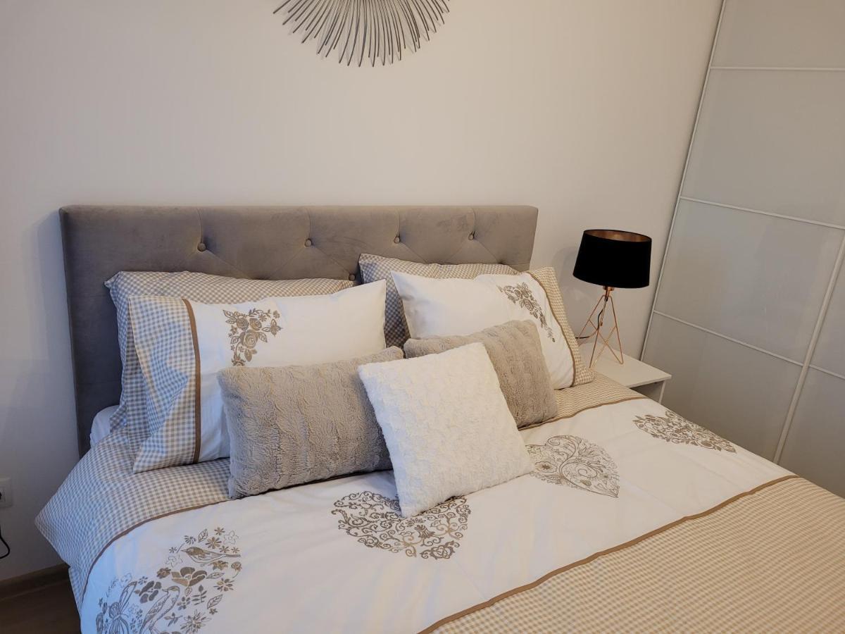 4Qualis Apartment Brasov Bagian luar foto